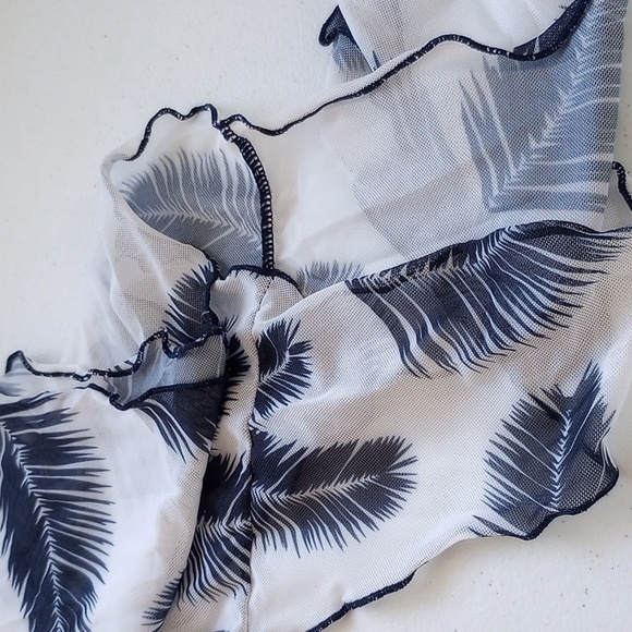 Leaf Print Three-Piece Bikini Set - Picture 4 of 13